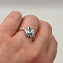Load image into Gallery viewer, Wavy Blue Topaz Ring (P)