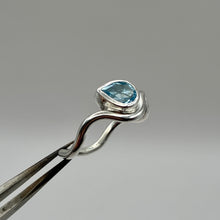 Load image into Gallery viewer, Wavy Blue Topaz Ring (P)