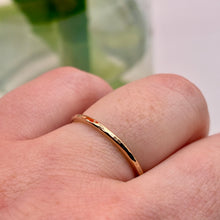 Load image into Gallery viewer, Hammered Gold Ring (O 1/2)