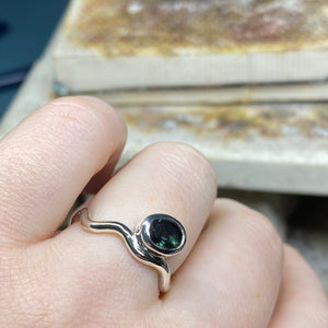 Wavy Bottle Green Tourmaline Ring (O)