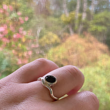 Load image into Gallery viewer, Wavy Bottle Green Tourmaline Ring (O)