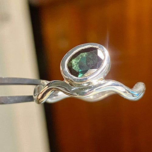 Wavy Bottle Green Tourmaline Ring (O)