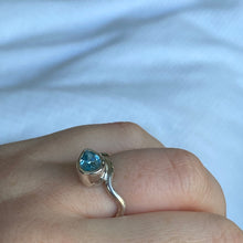 Load image into Gallery viewer, Wavy Sky Blue Topaz Ring (M / 6)