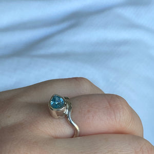 Wavy Sky Blue Topaz Ring (M / 6)