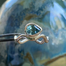 Load image into Gallery viewer, Wavy Sky Blue Topaz Ring (M / 6)