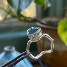 Load image into Gallery viewer, Wavy Sky Blue Topaz Ring (M / 6)