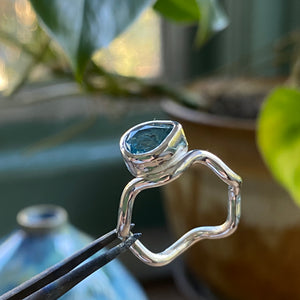 Wavy Sky Blue Topaz Ring (M / 6)