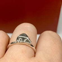 Load image into Gallery viewer, Corner House Ring (N)