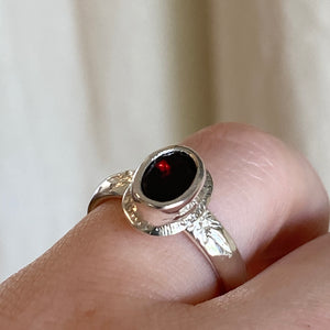 Garnet Ring (N / 6 1/2)